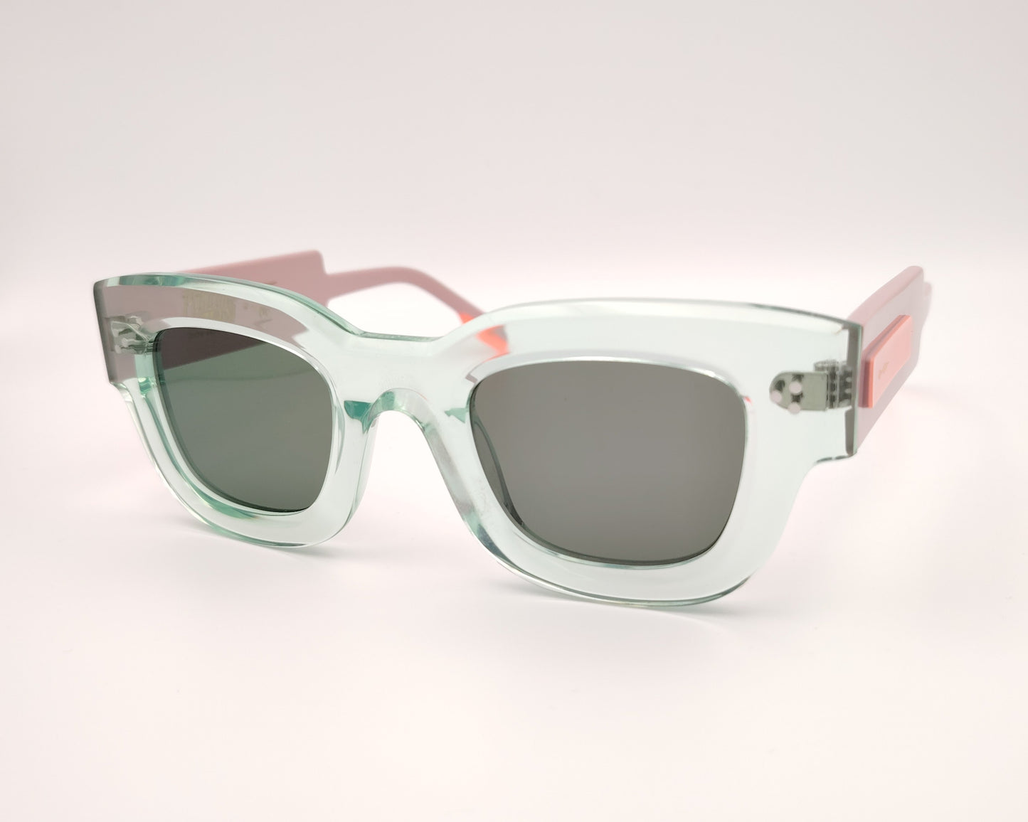 gafas de sol paname brendon c3 verde agua con varillas rosa pastel y lentes oscuras