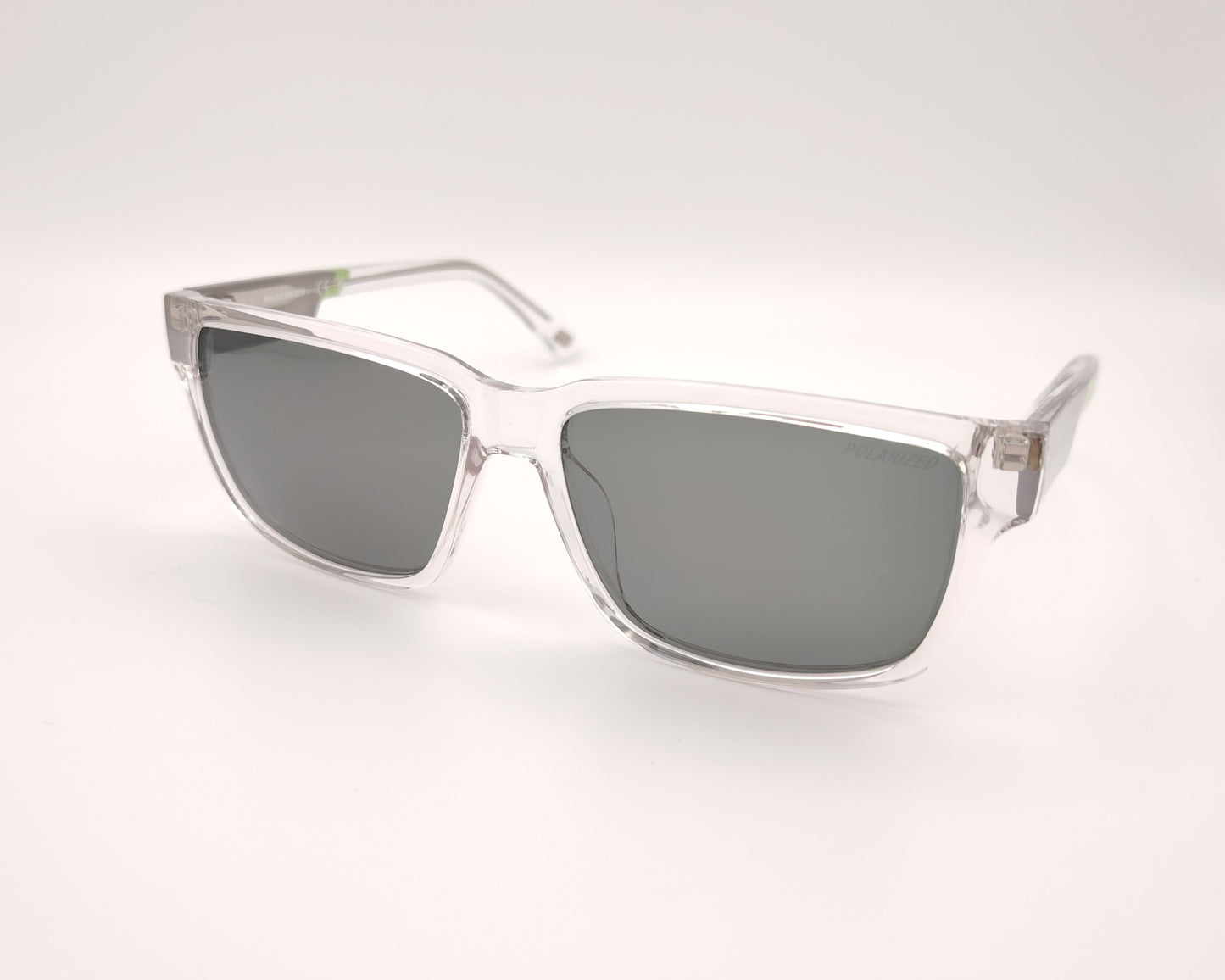 gafas de sol skechers se00025 26r con montura de pasta transparente y detalles en verde en las varillas