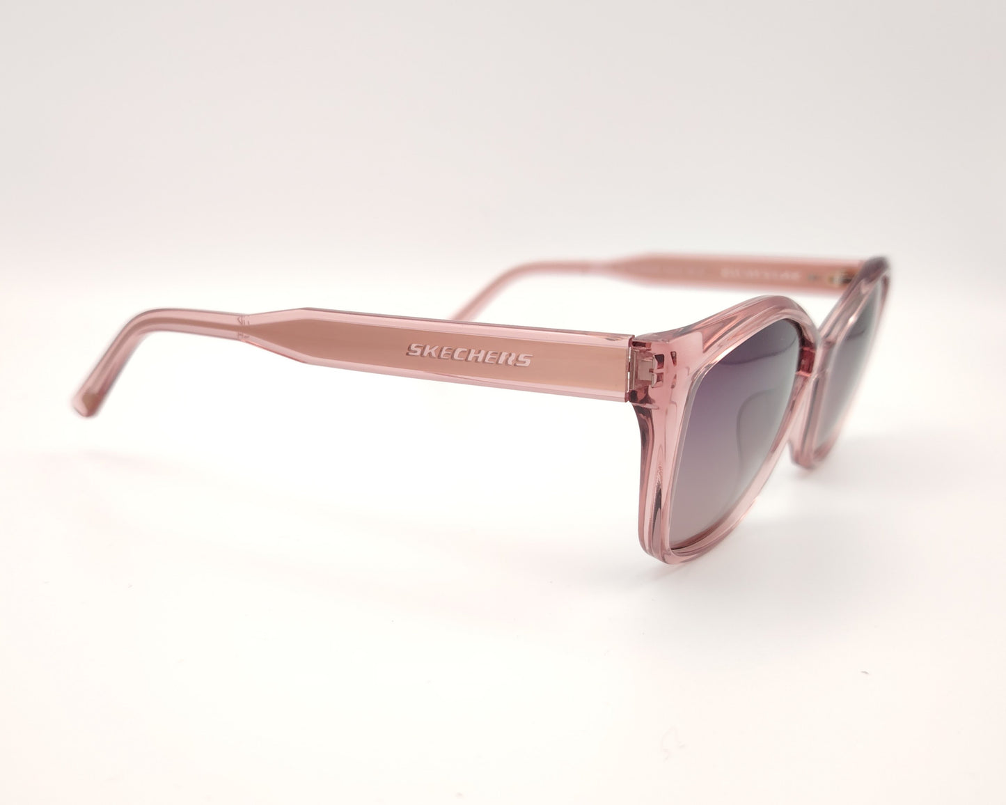 gafas de sol skechers se00035 72h con montura rosa transparente forma cat eye y lentes moradas degradadas polarizadas