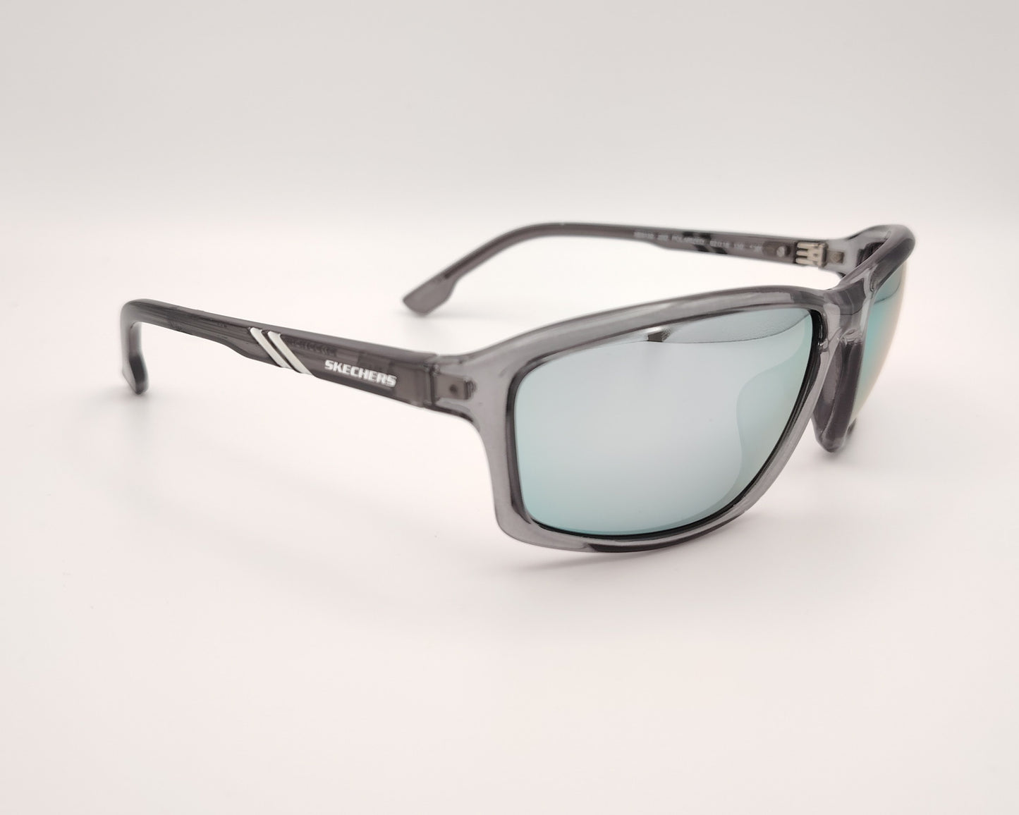 gafas de sol skechers se6130 20d con montura de pasta gris translúcida y lentes espejadas polarizadas