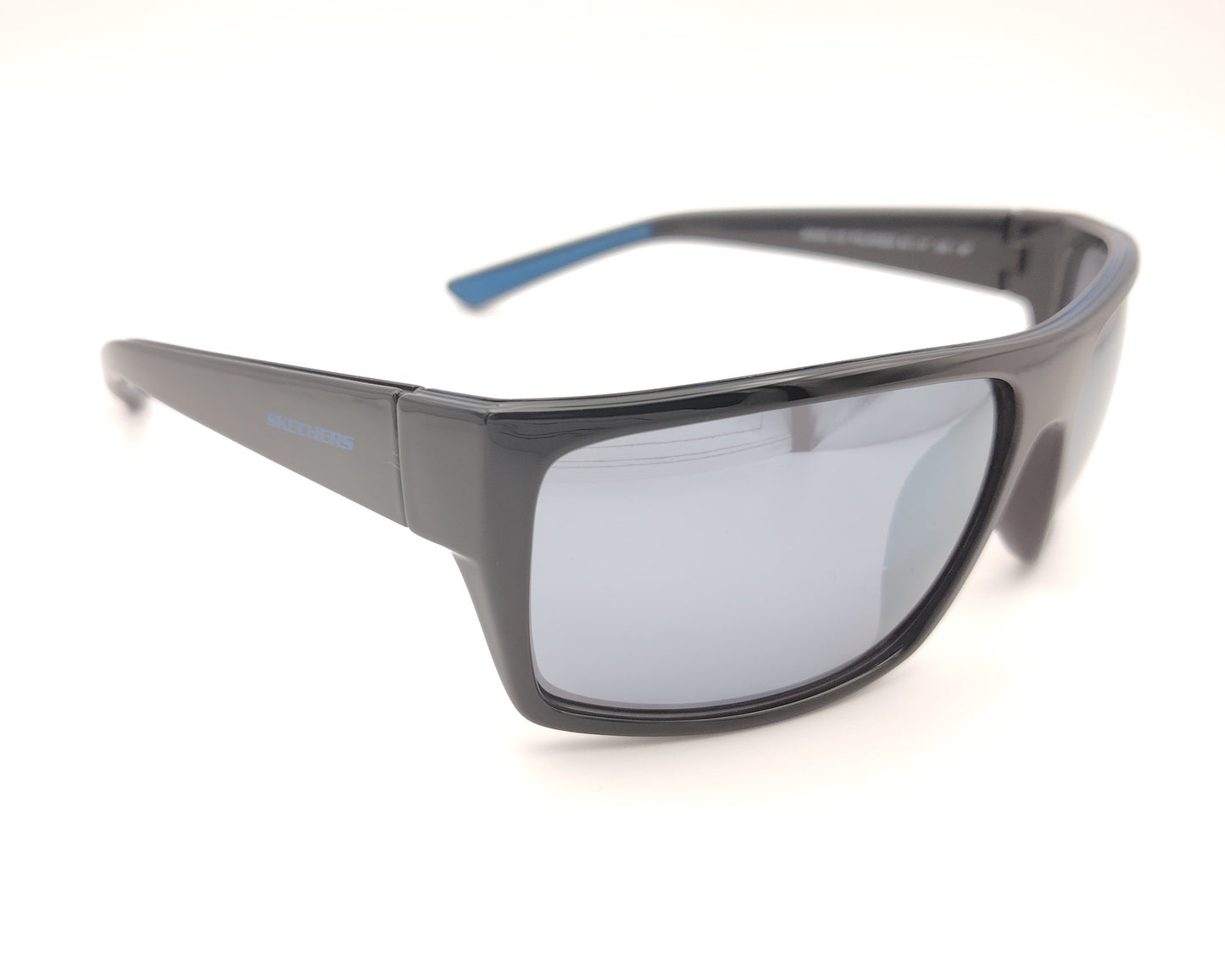 gafas de sol skechers se6292 01d con montura de pasta negra envolvente y lentes polarizadas espejadas