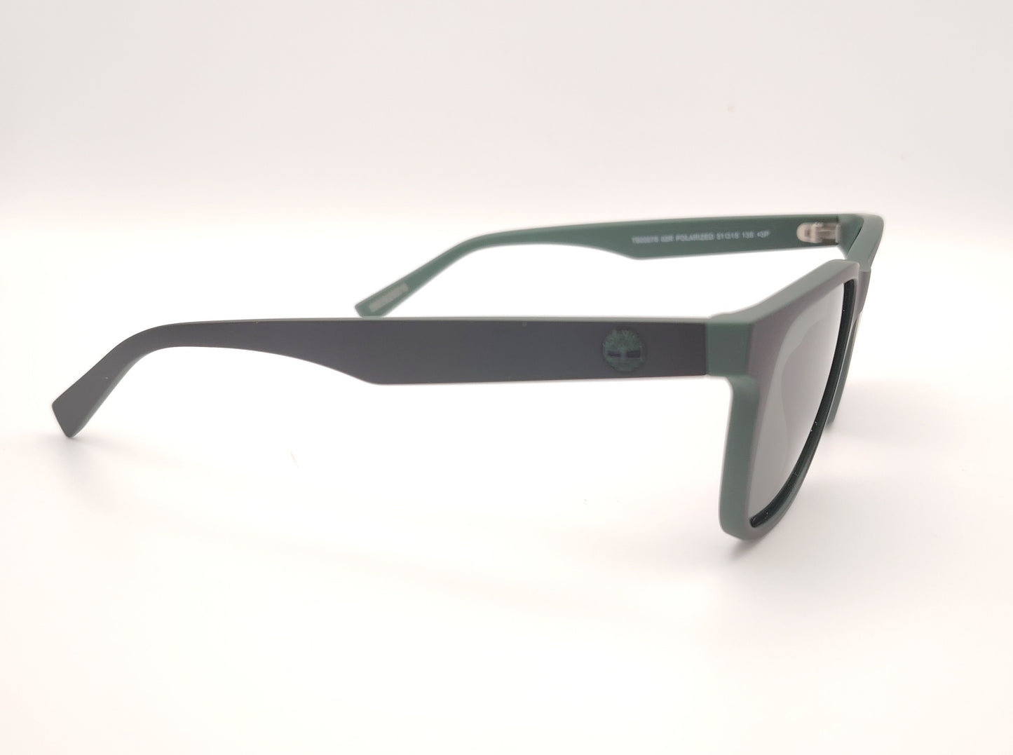 gafas de sol polarizadas cadete rectangulares en negro con interior verde para cara pequeña