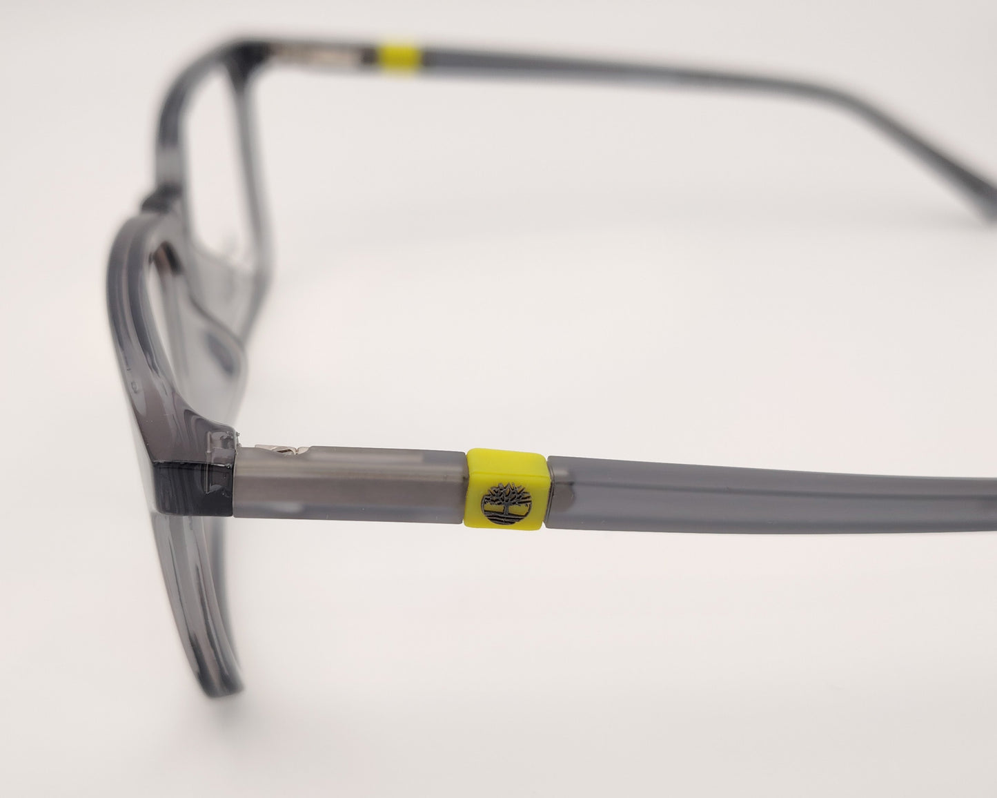timberland tb1819h 020 gafas en formato cuadrado de acetato en color gris con detalles en amarillo verdoso en las varillas