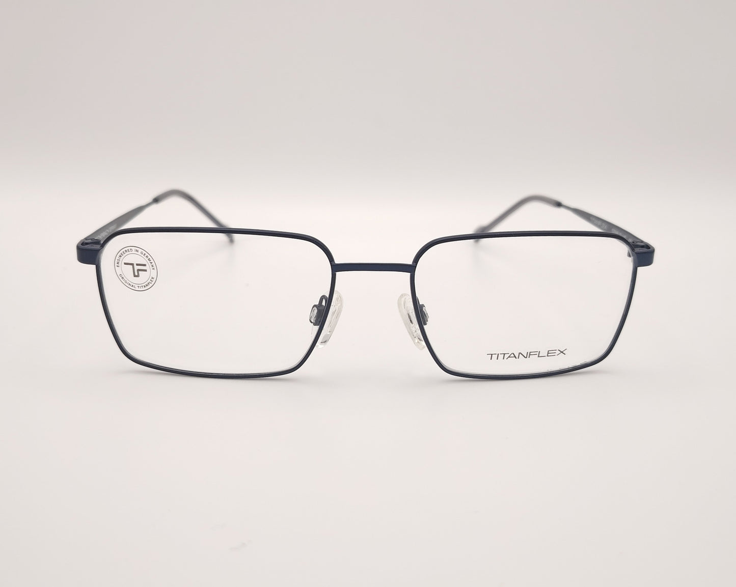 gafas titanflex rectangulares azul marino con montura metálica ligera y varillas finas