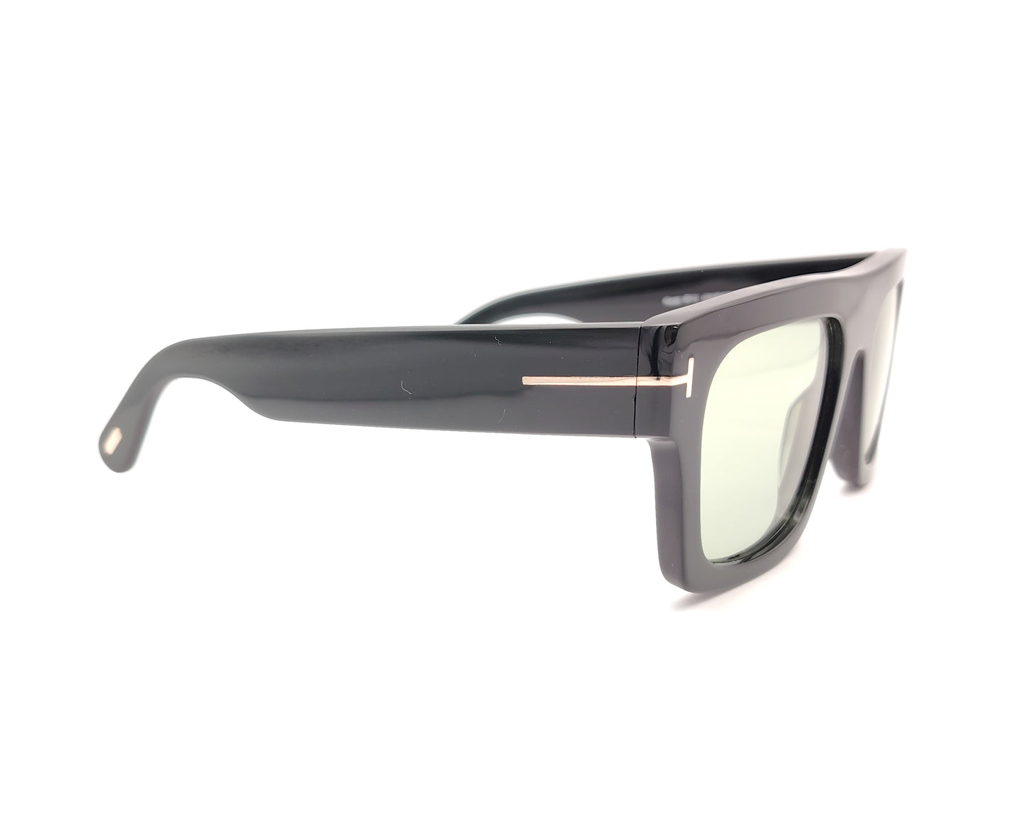 gafas de sol tom ford negras cuadradas con lentes verdes fotocromáticas y detalle metálico en las patillas