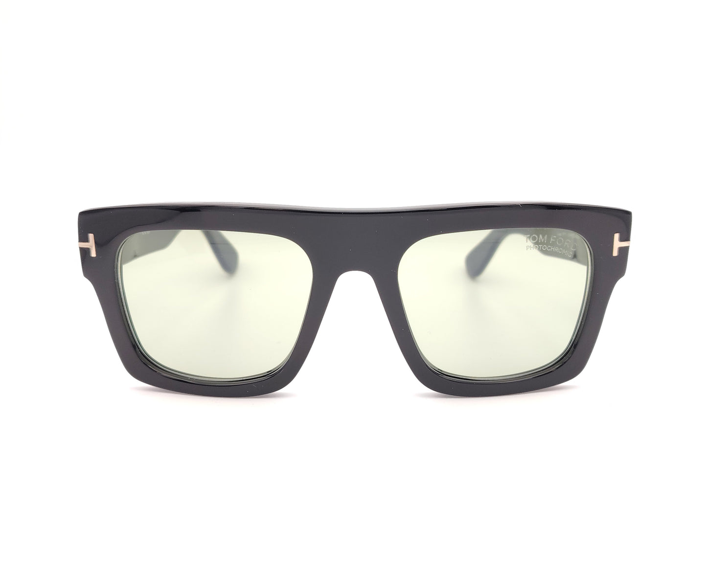 gafas de sol tom ford negras cuadradas con lentes verdes fotocromáticas y detalle metálico en las patillas