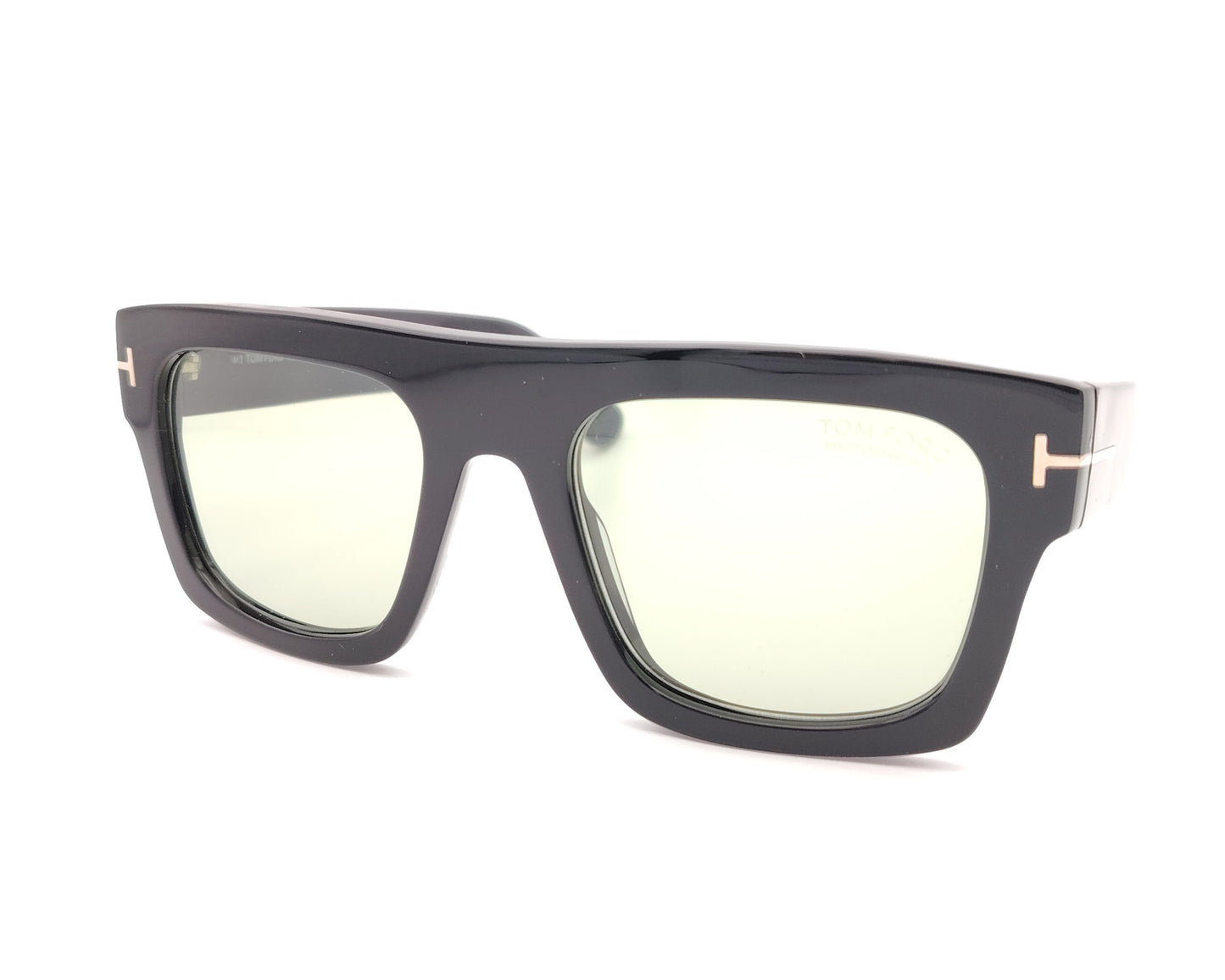 gafas de sol tom ford negras cuadradas con lentes verdes fotocromáticas y detalle metálico en las patillas