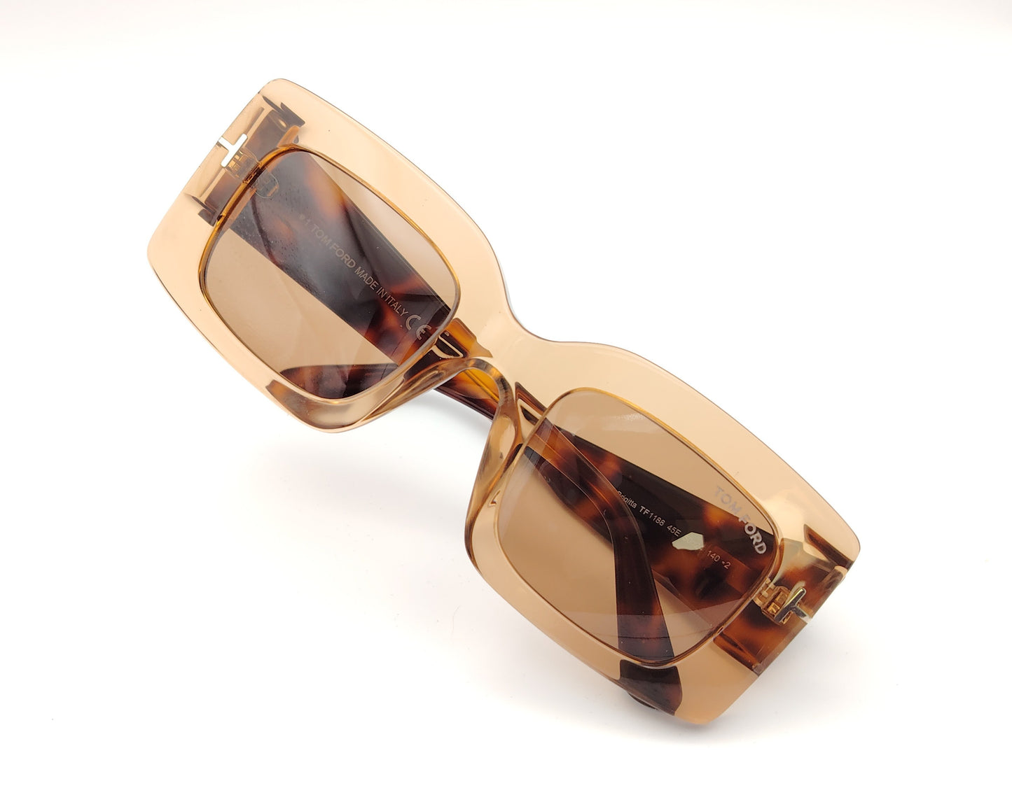 gafas de sol cuadradas tom ford con varillas en carey y frontal caramelo translúcido
