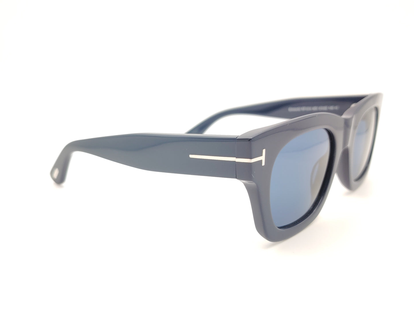 gafas de sol tom ford azul marino con lentes azules y detalle metálico en las varillas