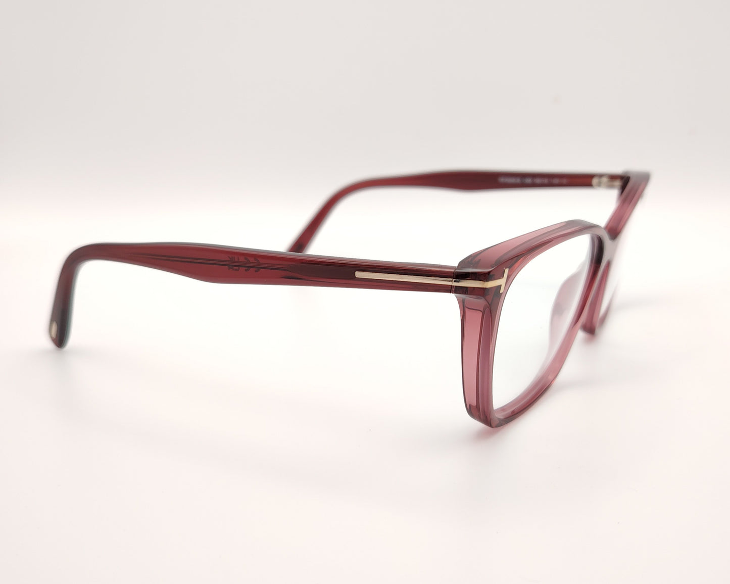 gafas cat eye de pasta semitransparente en tono rosado oscuro