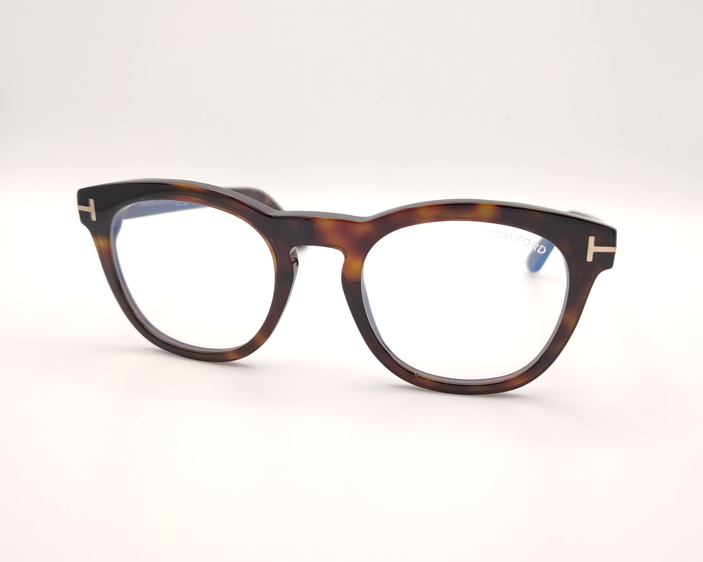 gafas redondas color carey con montura de pasta y detalle metálico lateral