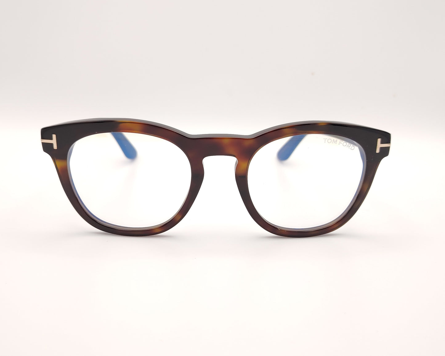 gafas redondas color carey con montura de pasta y detalle metálico lateral