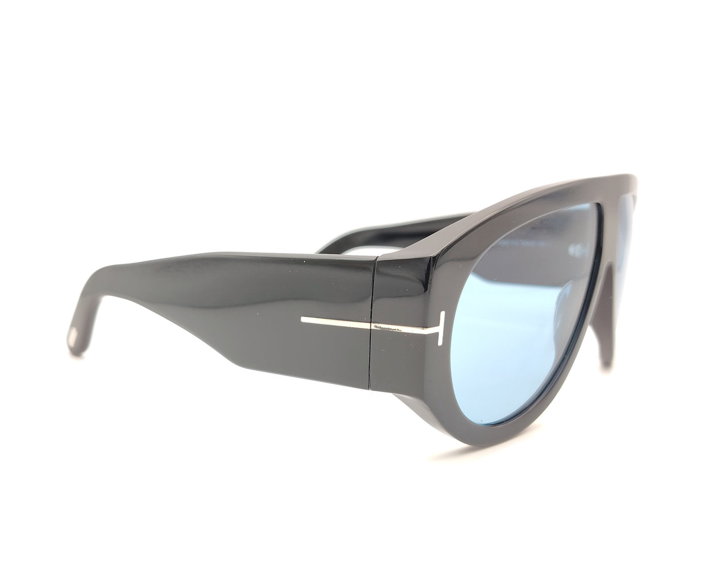 gafas de sol tom ford oversize negra con lentes azules y diseño envolvente tipo máscara