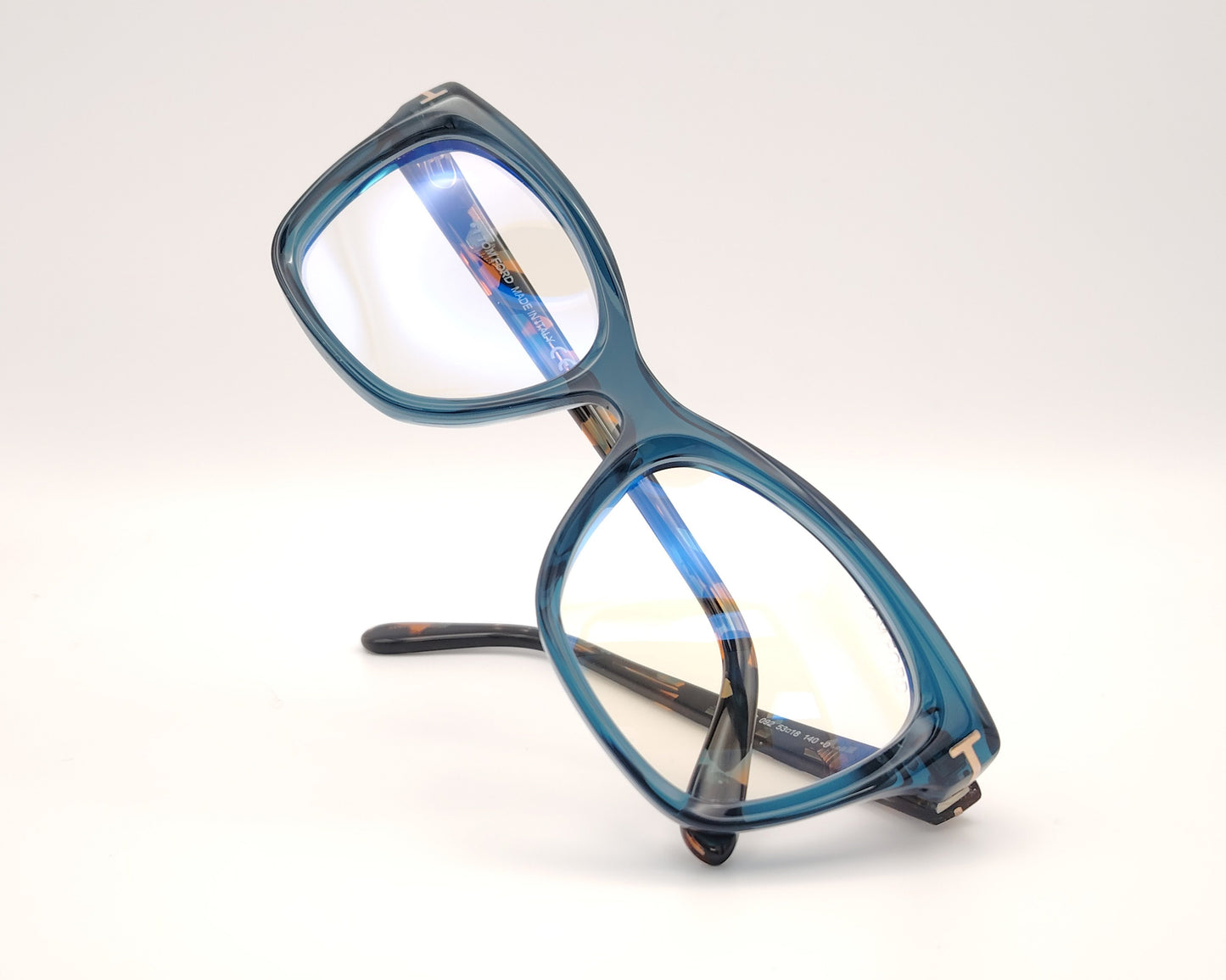 gafas tom ford tf5909b 092 con montura de acetato azul translúcida y varillas jaspeadas habana y detalles metálicos