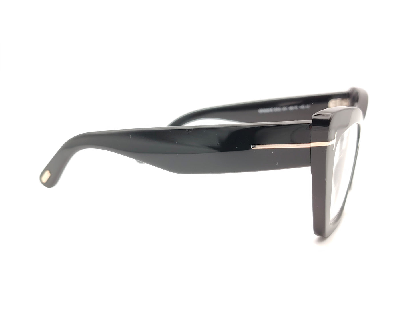 gafas tom ford negras de forma cat eye con detalle metálico en las varillas