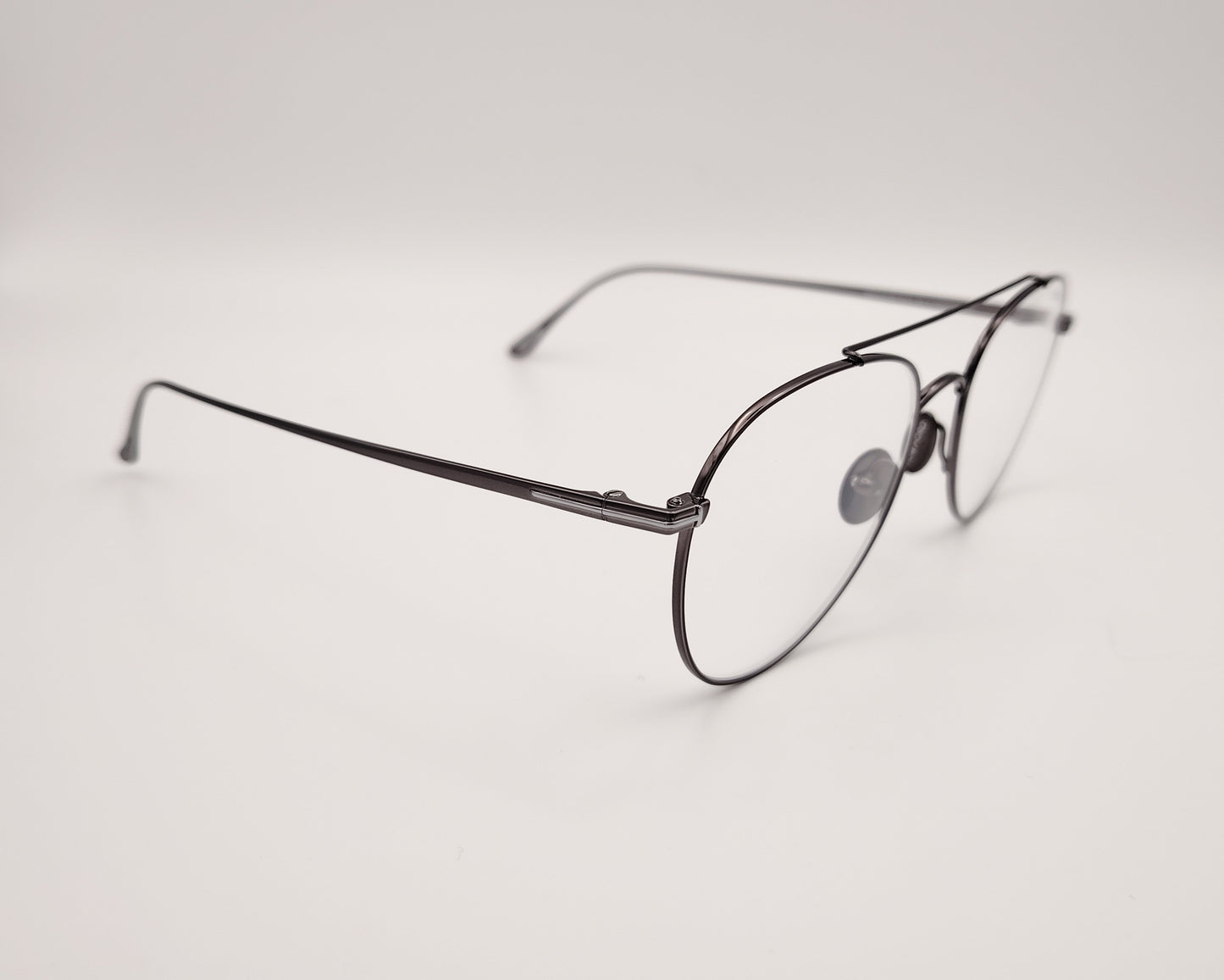 gafas graduadas con montura de titanio en color rutenio y diseño tipo aviador