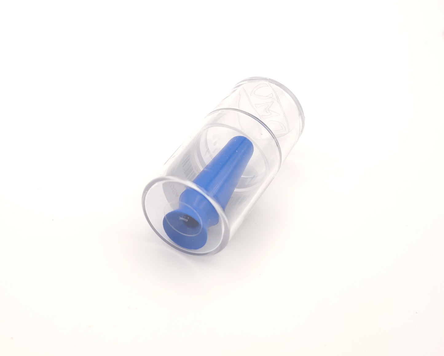ventosa azul para lentes esclerales dentro de estuche transparente