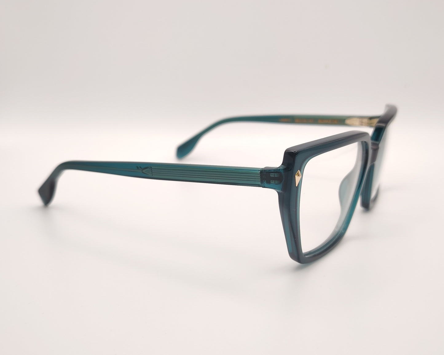 gafas de vista en acetato verde petróleo con forma trapezoidal y detalles metálicos dorados