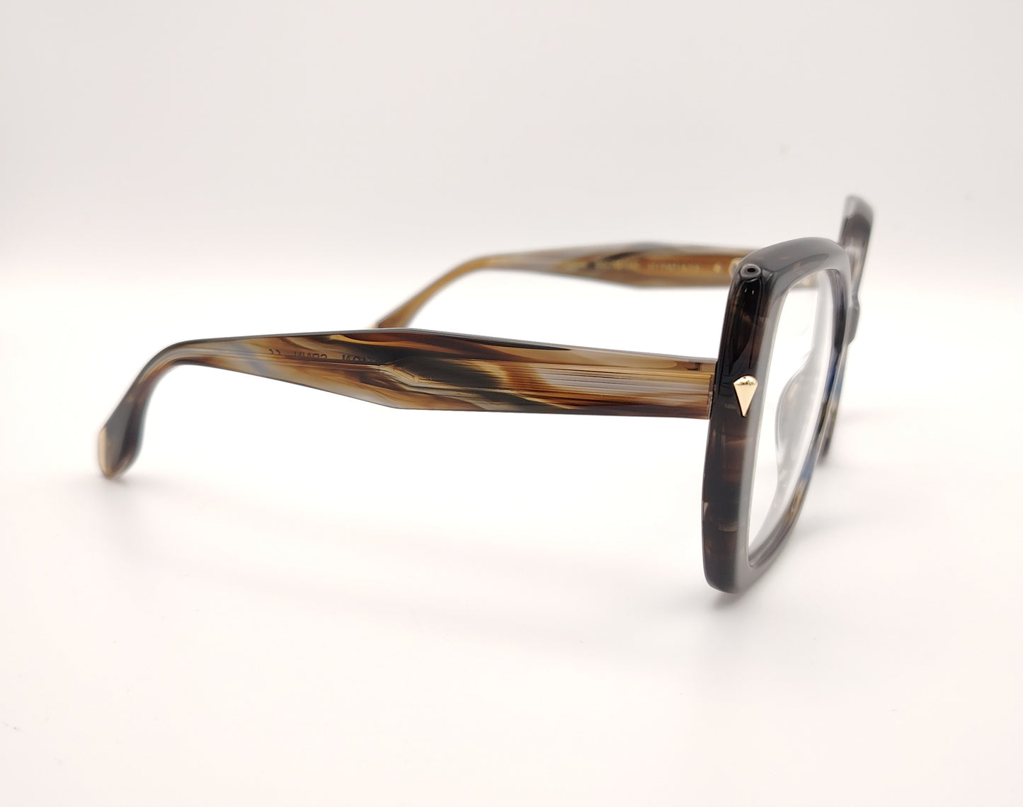 gafas grandes con forma mariposa y montura marrón jaspeada marca visionario