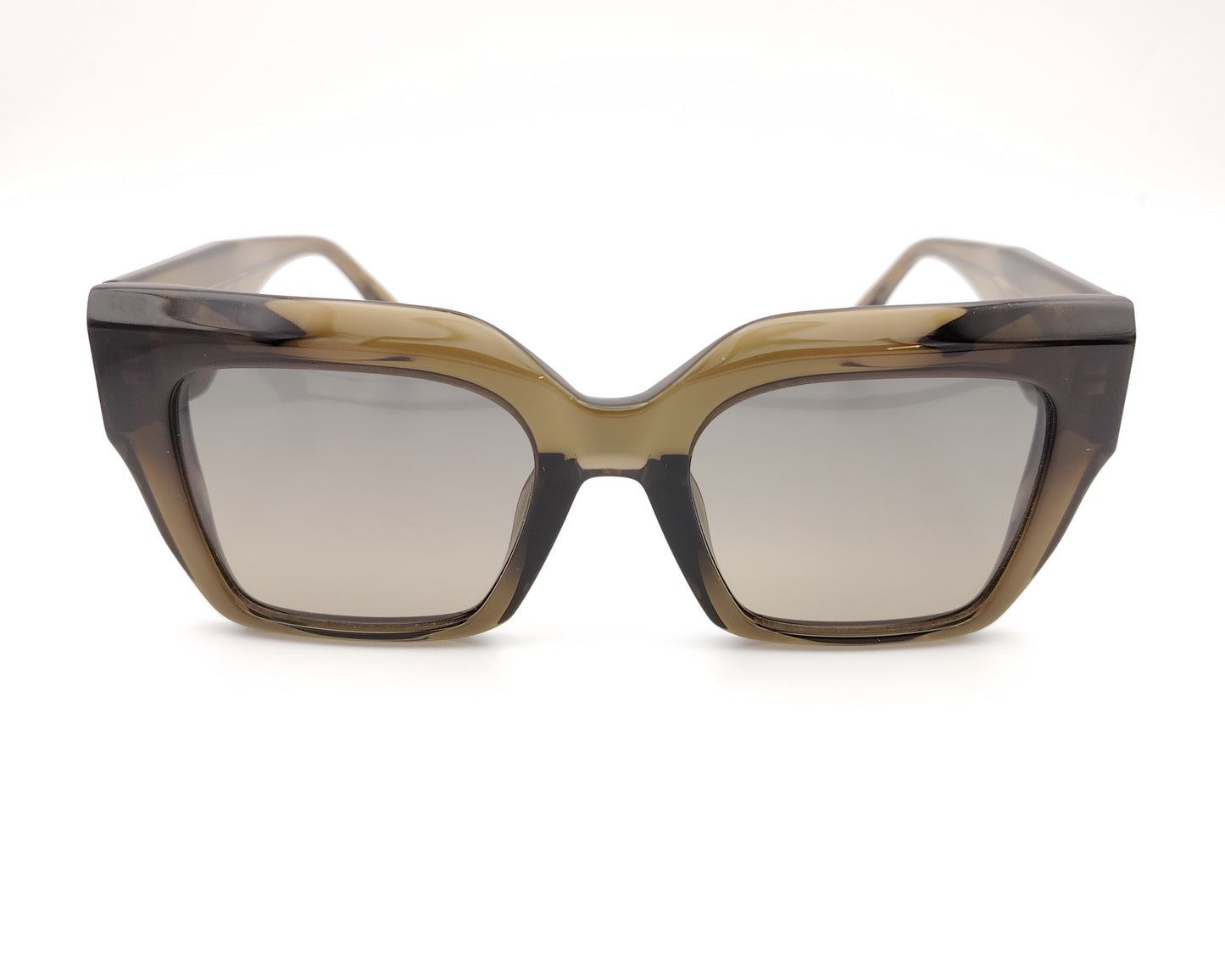 visionario marie 04 gafas de sol de acetato en formato cuadrado de color verde militar traslúcido y cristales degradados ahumados, varillas anchas