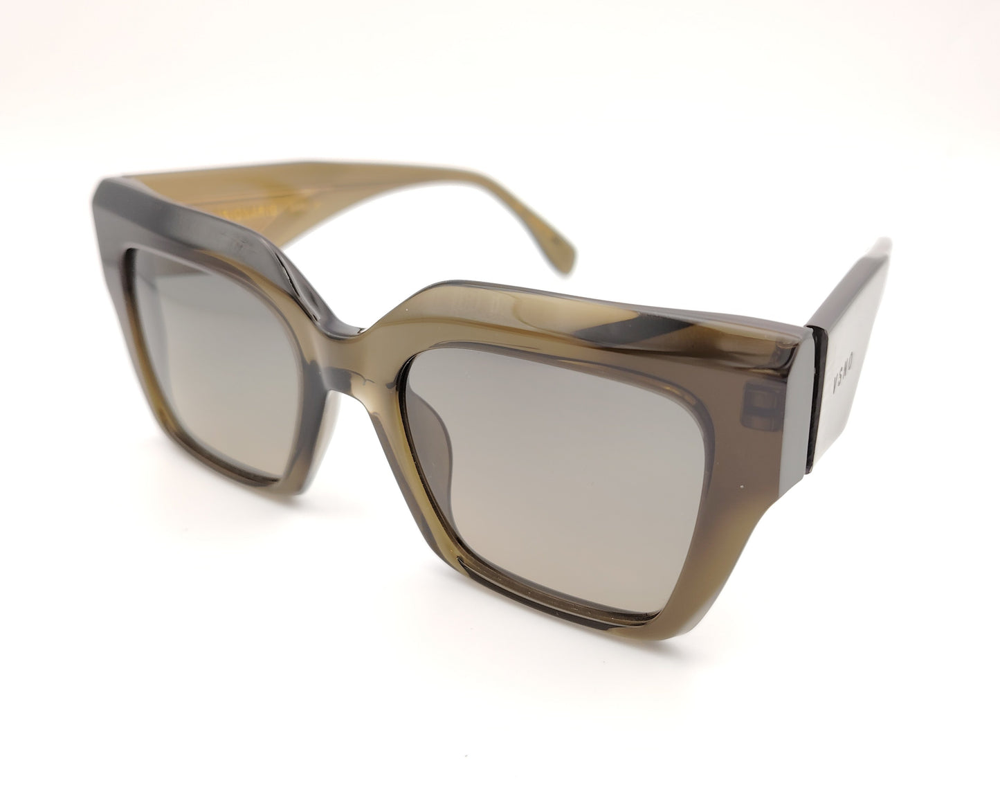 visionario marie 04 gafas de sol de acetato en formato cuadrado de color verde militar traslúcido y cristales degradados ahumados, varillas anchas