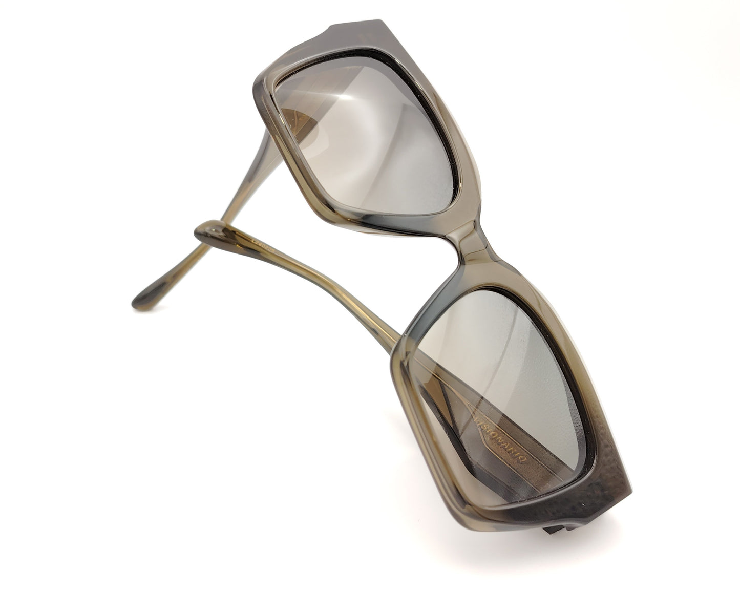 visionario marie 04 gafas de sol de acetato en formato cuadrado de color verde militar traslúcido y cristales degradados ahumados, varillas anchas