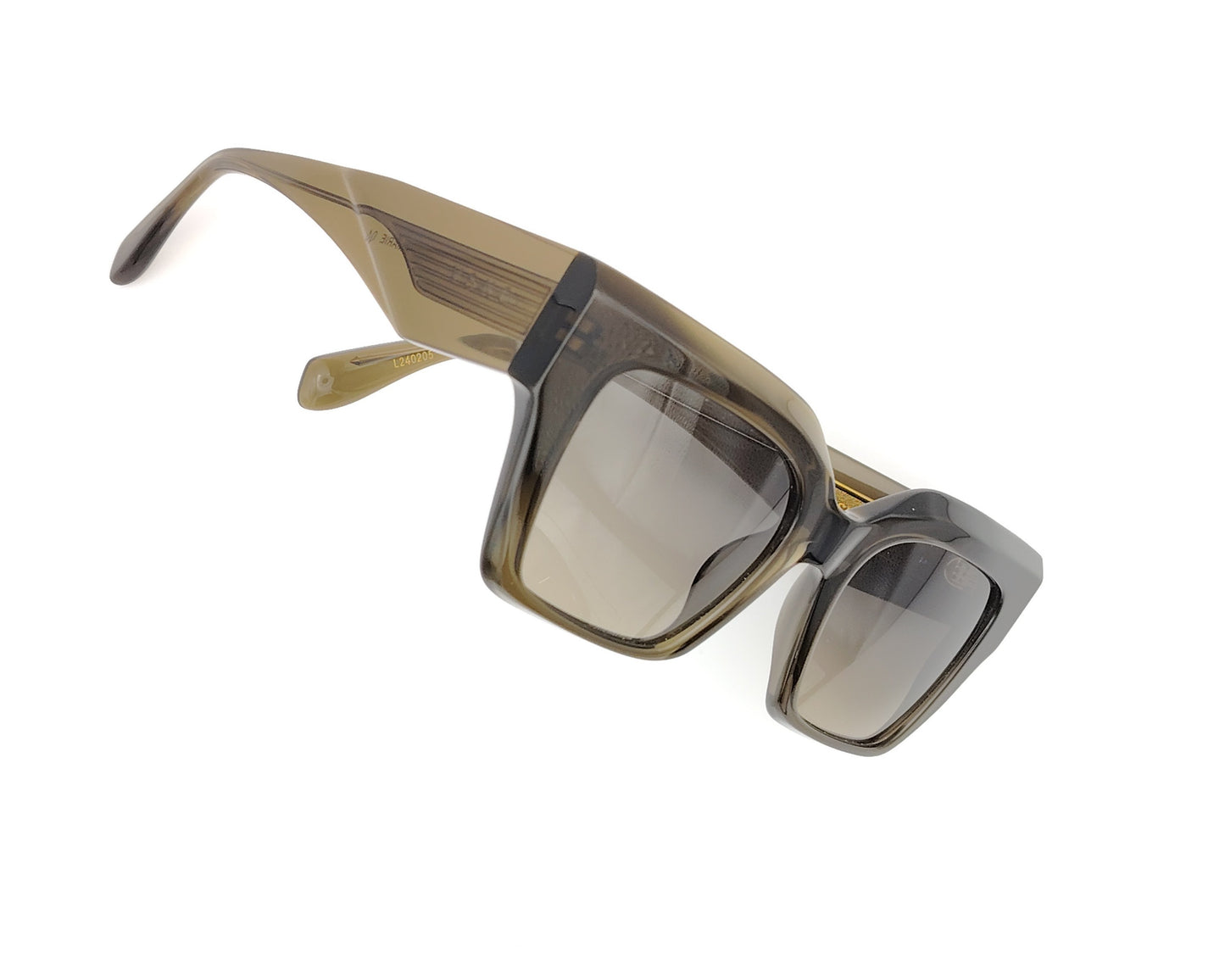 visionario marie 04 gafas de sol de acetato en formato cuadrado de color verde militar traslúcido y cristales degradados ahumados, varillas anchas