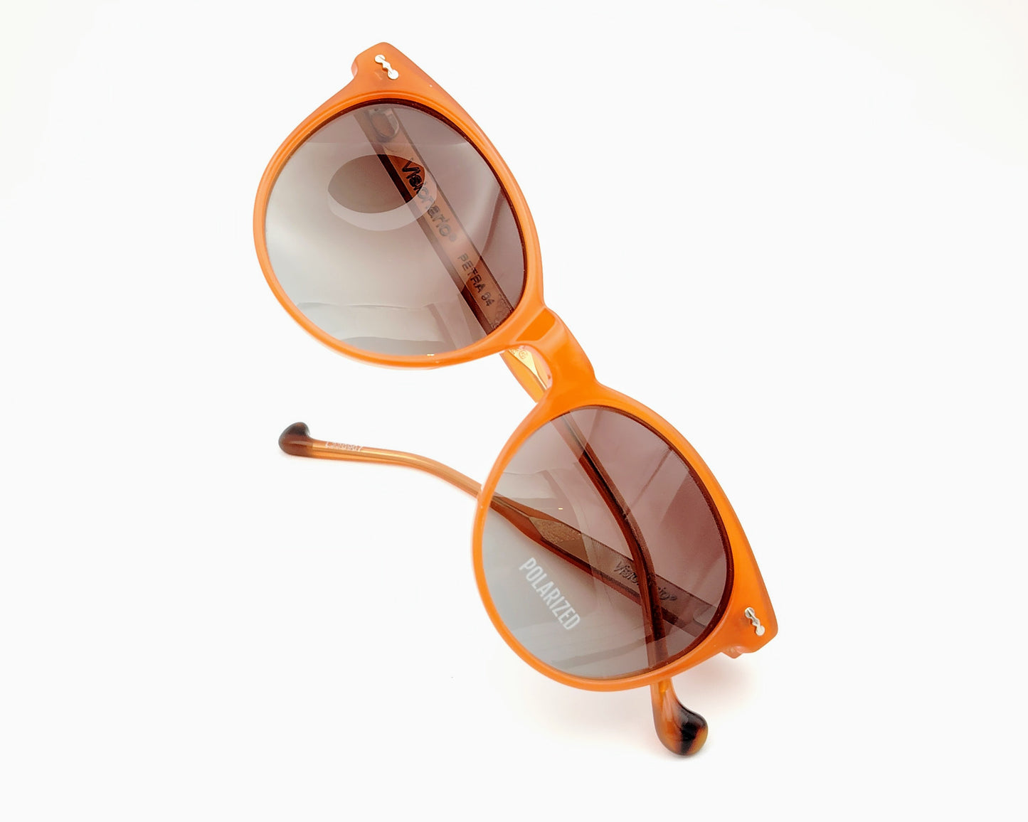 visionario petra 04 gafas de sol de acetato estilo redondo en color naranja suave con lentes polarizadas degradadas marrones