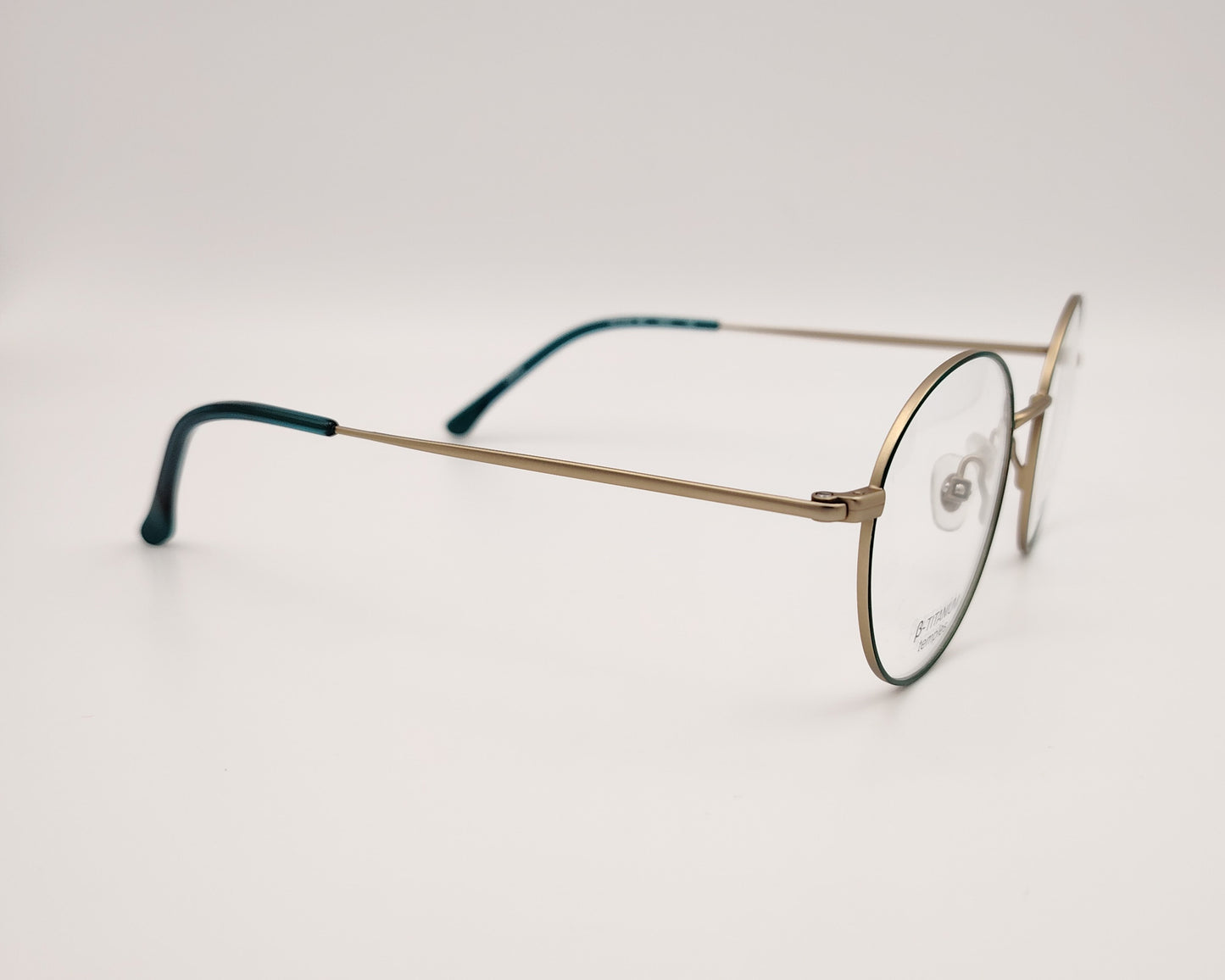 gafas woodys alix 03 de titanio dorado con lacado verde y forma redonda