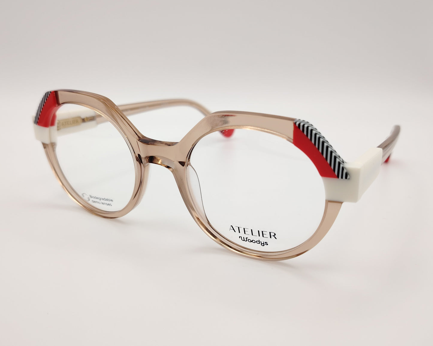 gafas graduadas woodys atelier white 04 de acetato nude traslúcido forma redonda detalles arquitectónicos en color blanco rojo y patrón de líneas en las esquinas superiores y varillas