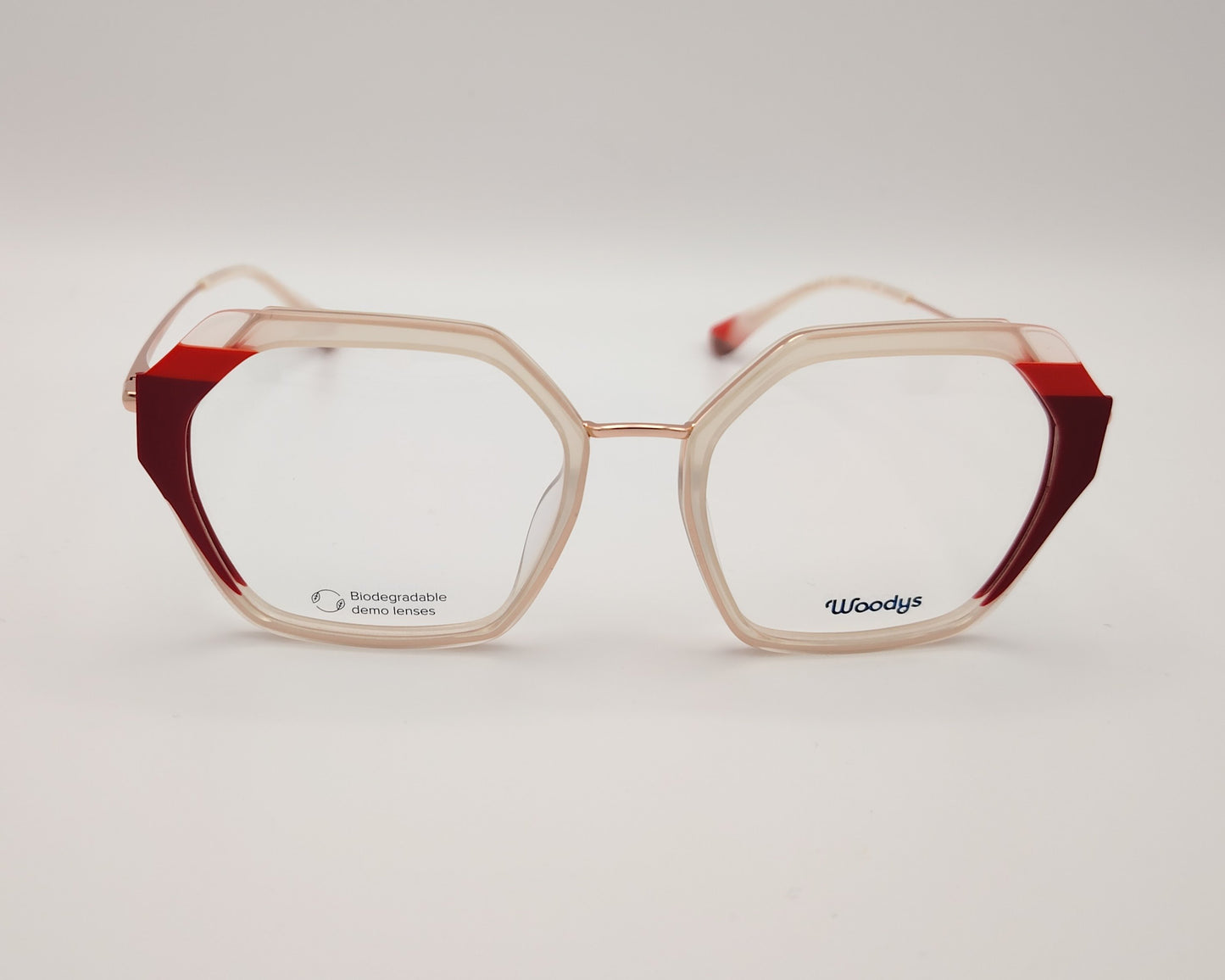 gafas graduadas woodys massena 04 con montura geométrica en metal y acetato translúcido en tono beige detalles en rojo en las esquinas varillas metálicas en color oro diseño sofisticado y ligero