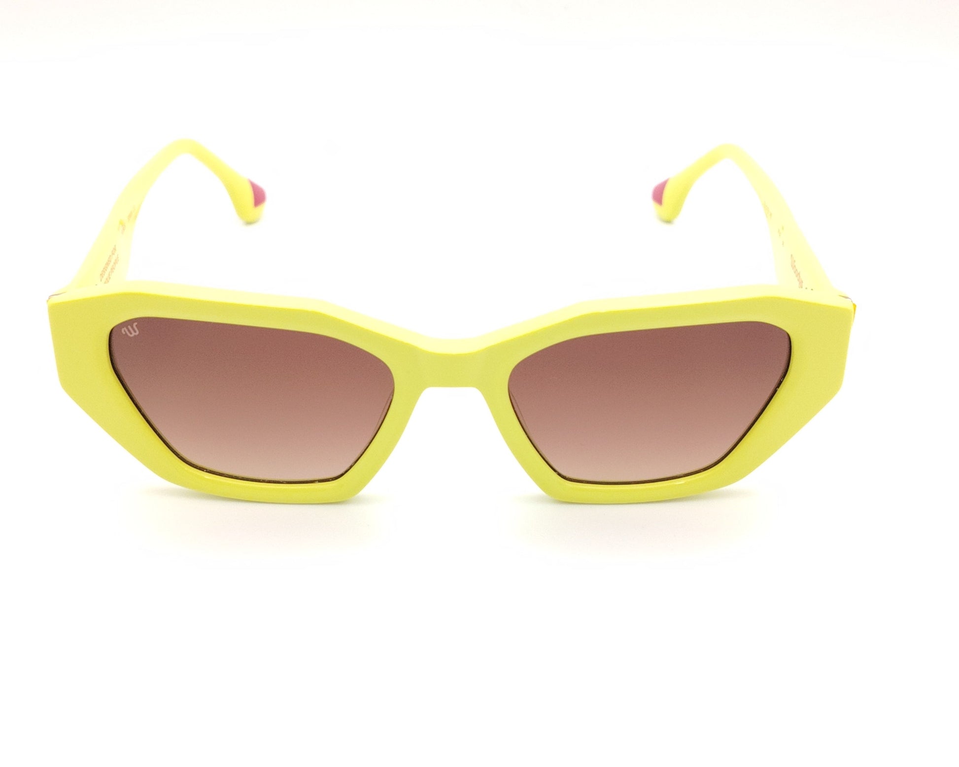 gafas de sol woodys rue 06 con montura de acetato amarillo y diseño geométrico lentes en tono marrón degradado