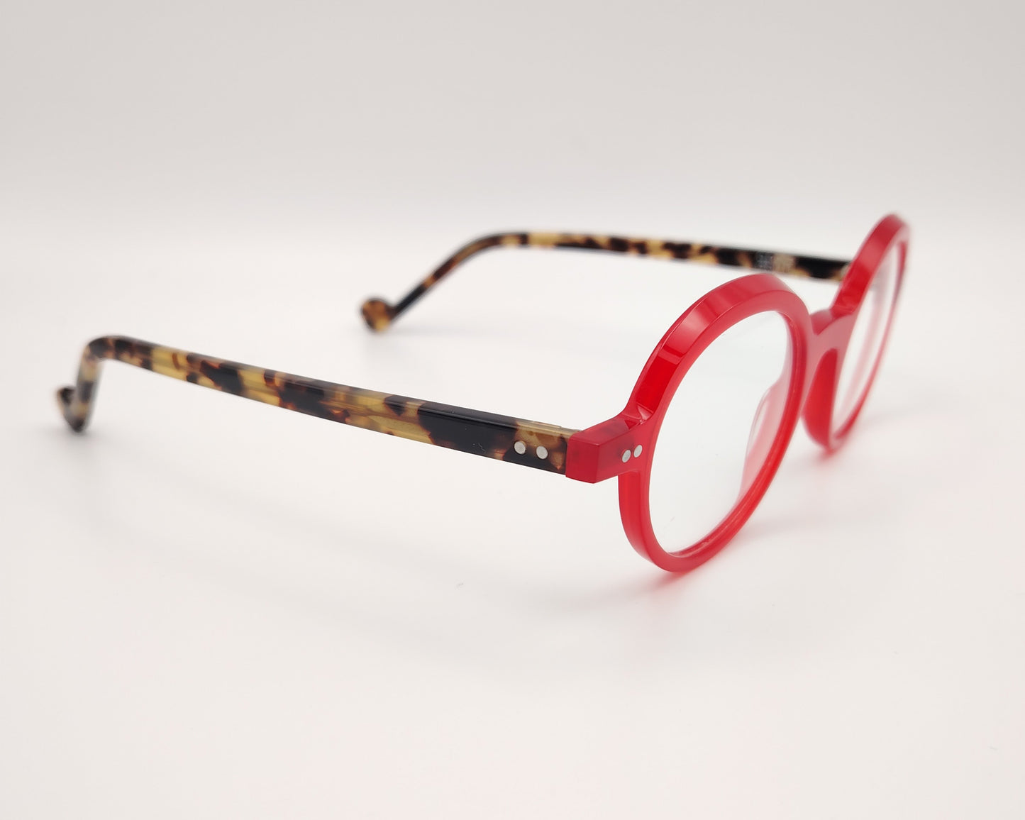 gafas xit v112 003 montura redonda roja varillas carey diseño moderno y atrevido