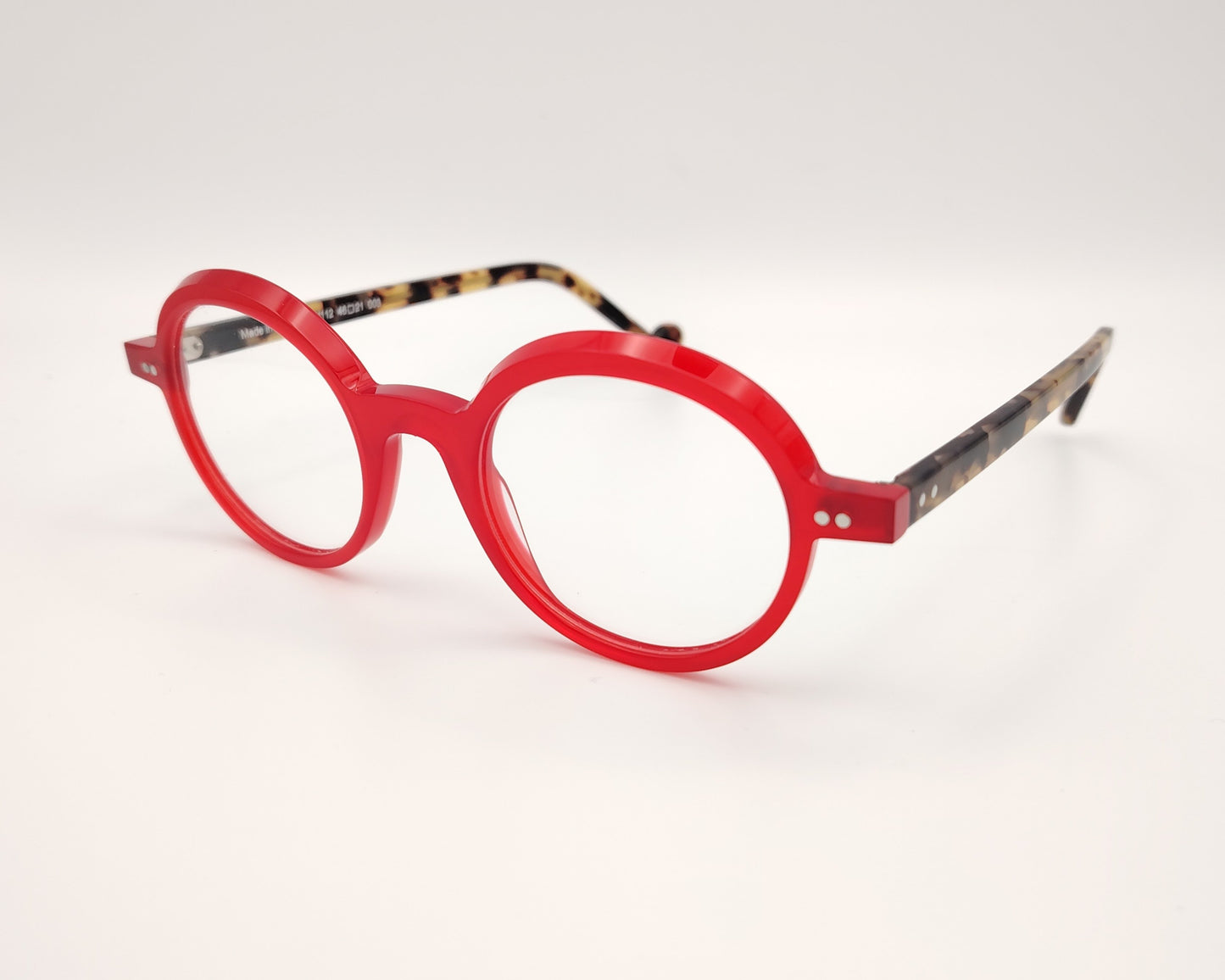 gafas xit v112 003 montura redonda roja varillas carey diseño moderno y atrevido