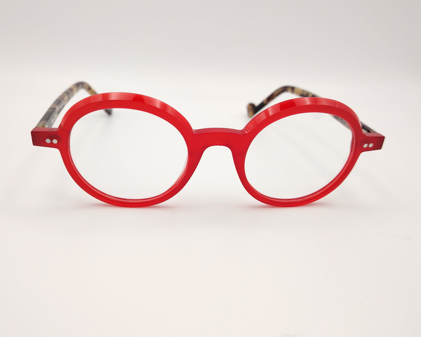 gafas xit v112 003 montura redonda roja varillas carey diseño moderno y atrevido