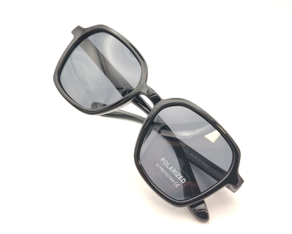 gafas de sol infantiles polarizadas con montura cuadrada negra brillante y lentes grises con protección uv