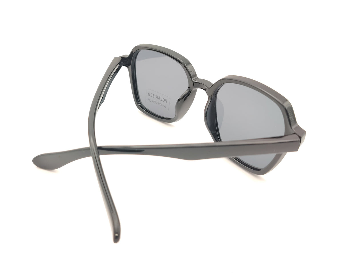 gafas de sol infantiles polarizadas con montura cuadrada negra brillante y lentes grises con protección uv