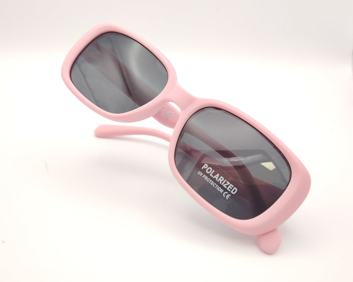 gafas de sol infantiles polarizadas con montura rectangular rosa pastel mate y lentes grises con protección uv