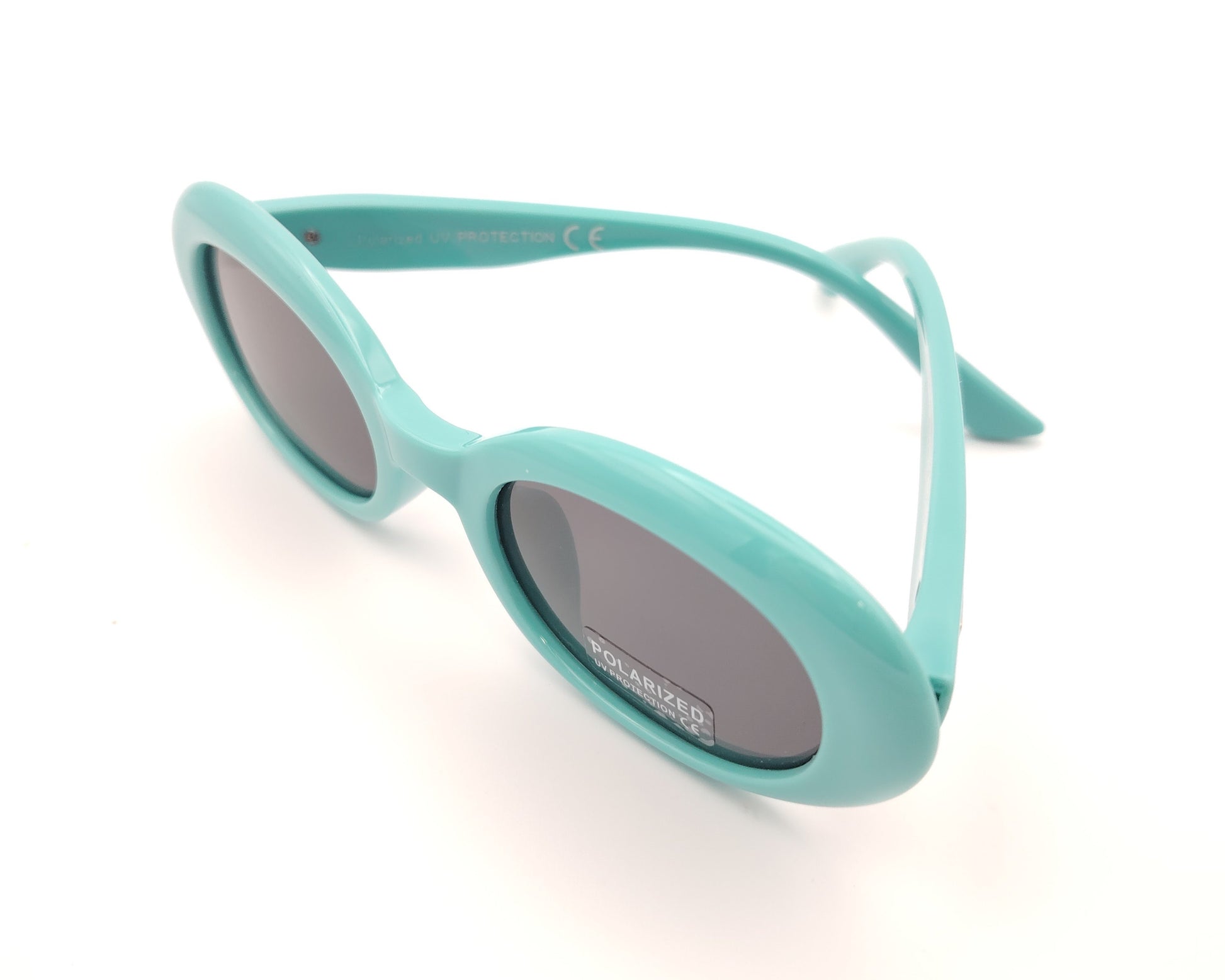 gafas de sol infantiles polarizadas con montura ovalada turquesa y lentes grises con protección uv.