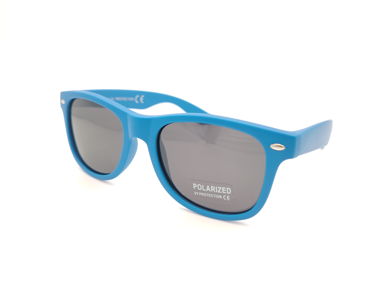 gafas de sol infantiles polarizadas con montura azul y lentes grises con protección uv.