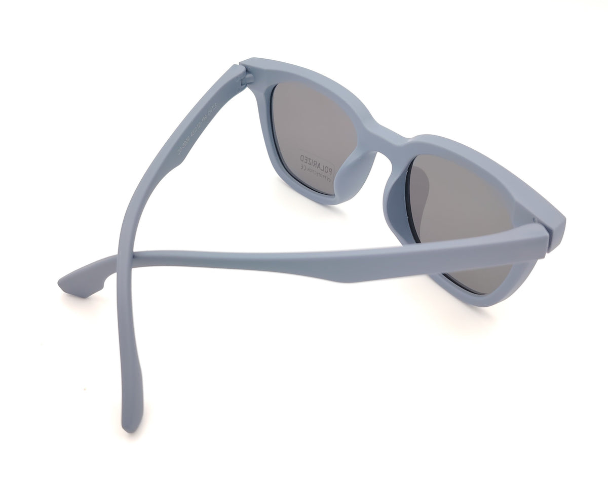 gafas de sol infantiles polarizadas con montura azul mate y lentes grises con protección uv