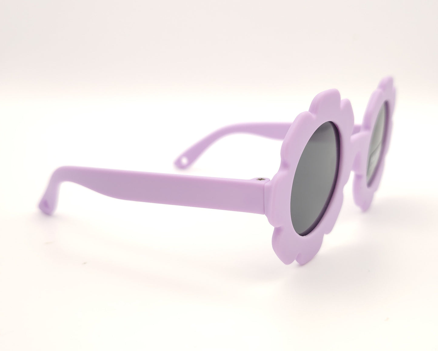 gafas de sol infantiles polarizadas con montura lila en forma de flor y lentes grises con protección UV
