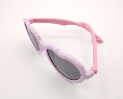 gafas de sol infantiles polarizadas con montura lila en forma de corazón, varillas rosas y lentes grises con protección uv