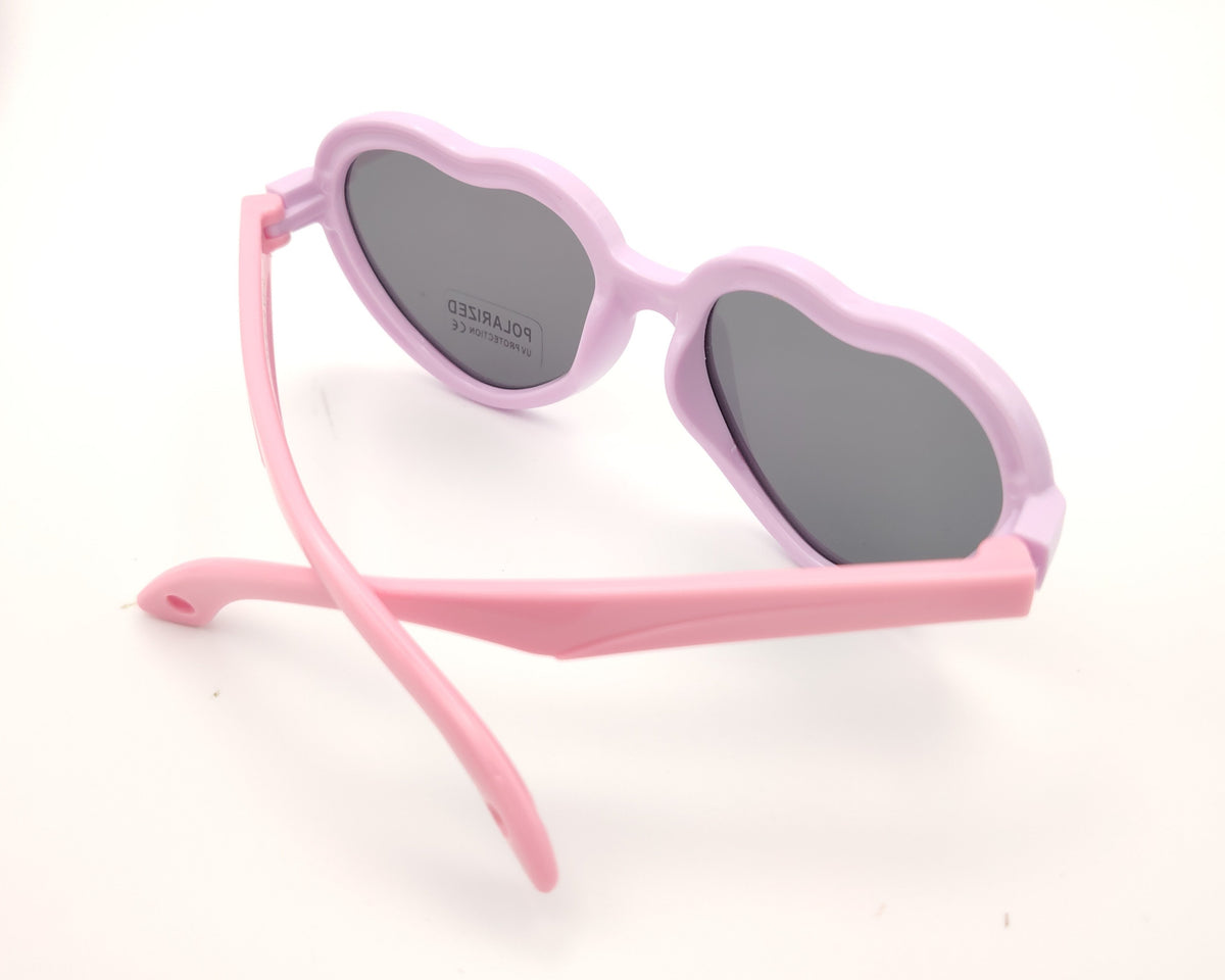 gafas de sol infantiles polarizadas con montura lila en forma de corazón, varillas rosas y lentes grises con protección uv