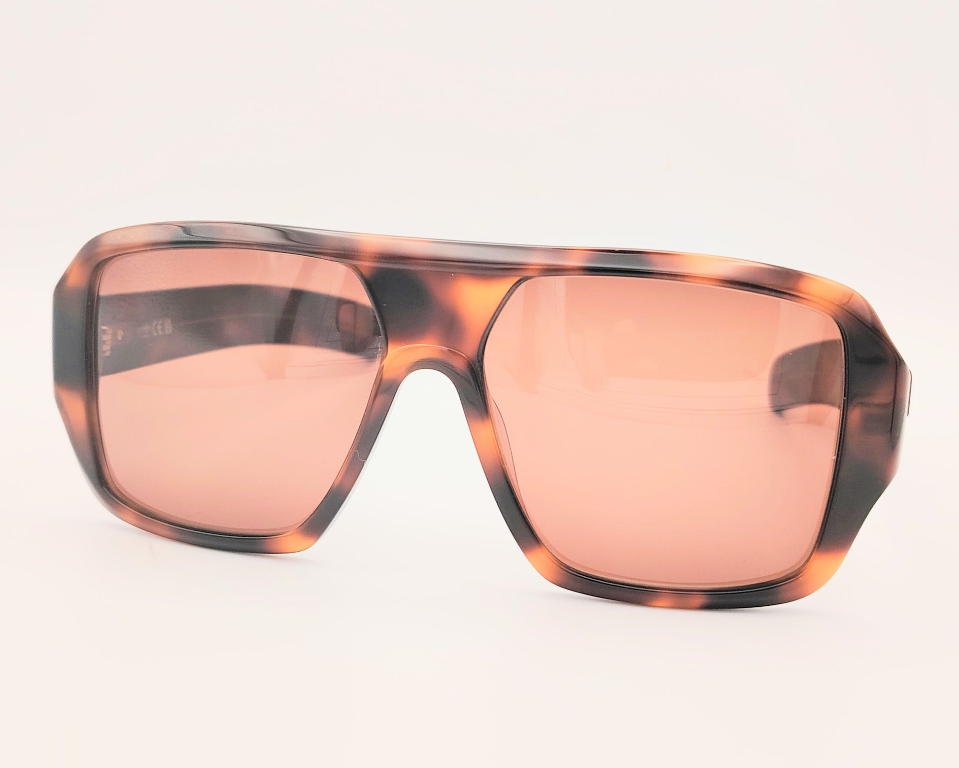 gafas de sol adidas originals or0132 con montura de acetato tipo habana oversize lentes marrones y detalle de logo dorado en la varilla
