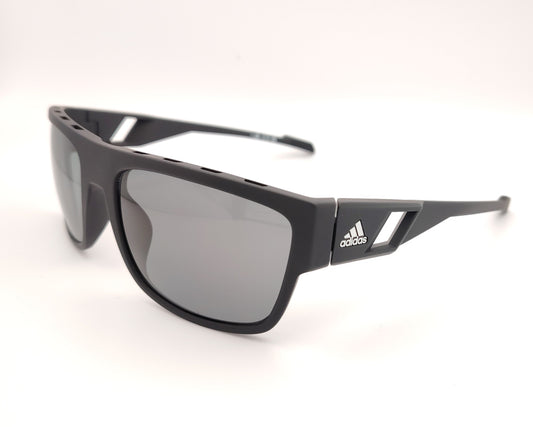 adidas sp0082 02n gafas de sol envolventes de pasta negra mate con las lentes de espejo plata, ranuras anti empañamiento