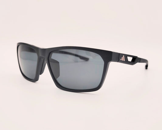 gafas de sol deportivas adidas sp0097 negro mate con lentes polarizadas y diseño de varilla técnica con ventilación lateral