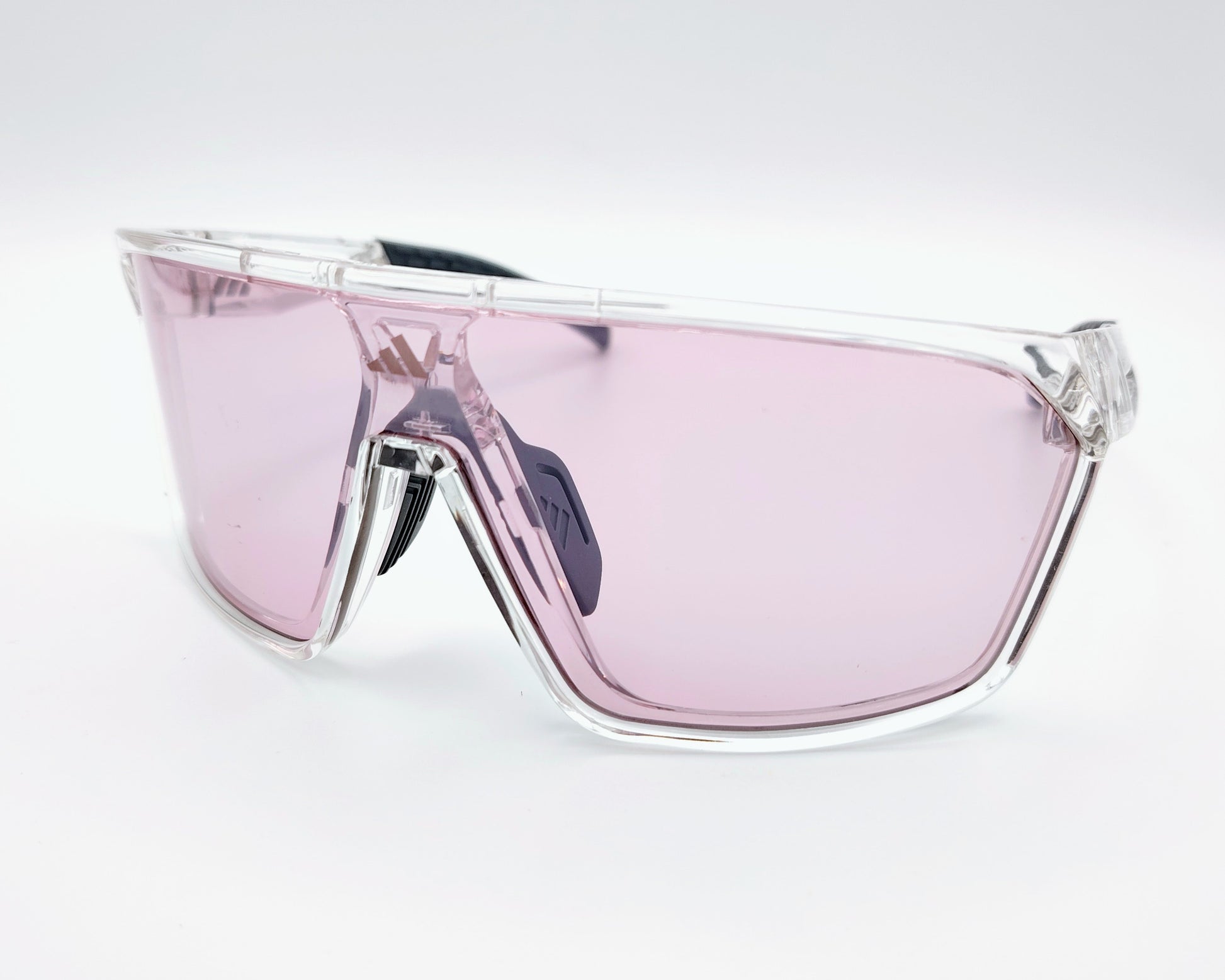 gafas de sol deportivas adidas sp0108 con montura transparente y lentes fotocromáticas en tono rosa
