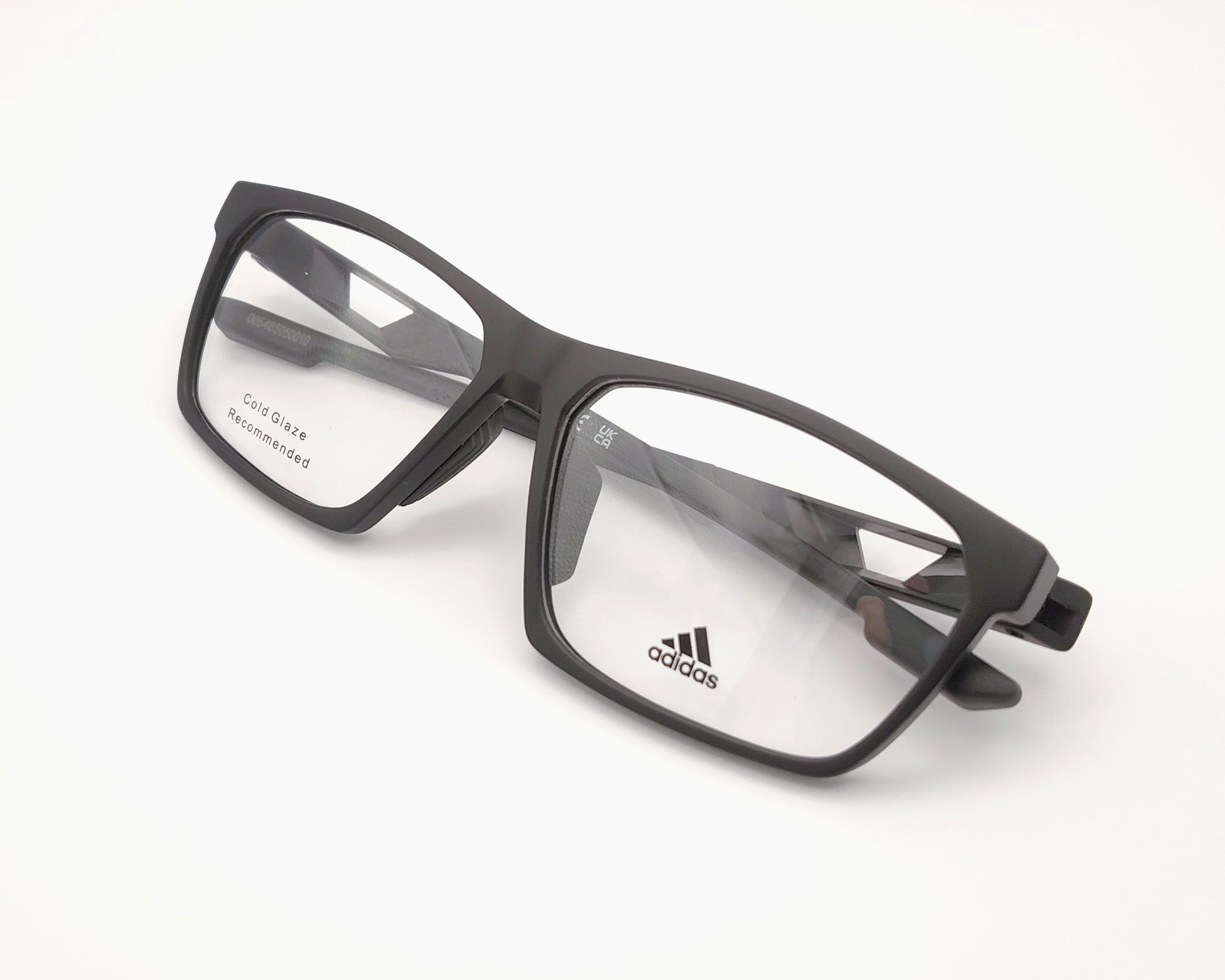 adidas sp5087h 002 gafas de vista con montura rectangular en color negro diseño deportivo con detalles perforados en la varilla y logo de adidas ideal para un estilo activo y dinámico