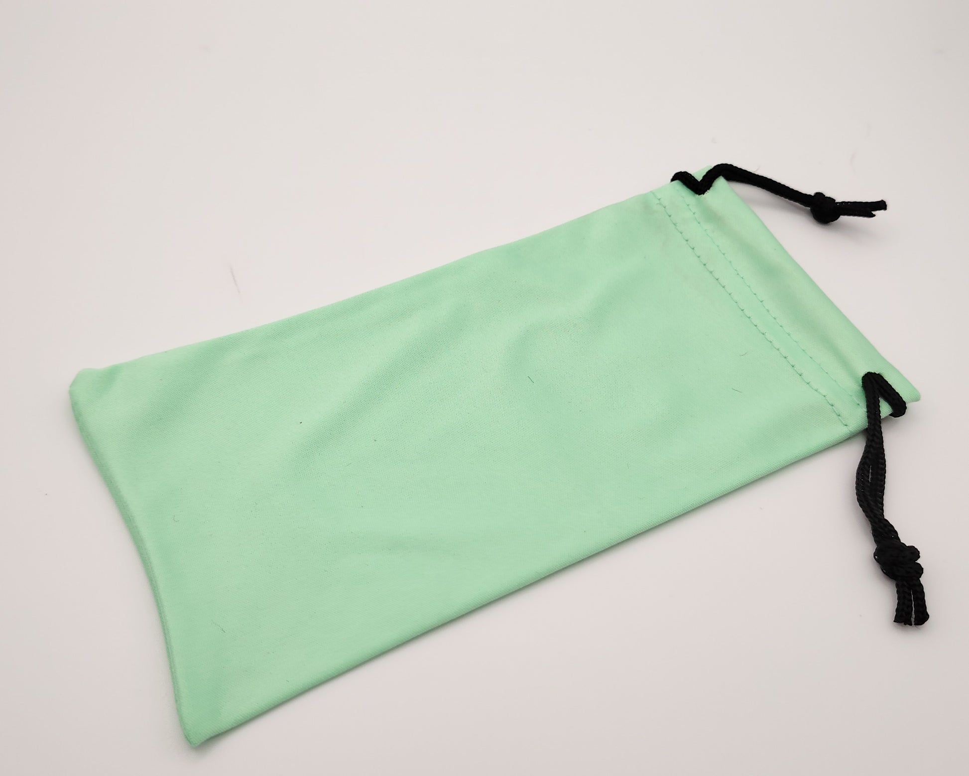 bolsa de microfibra para gafas con cordón en verde menta
